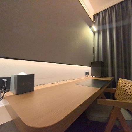 Luyue Hotel Movie Hotel Huaqiangbei Convention And Exhibition Center Branch เซินเจิ้น ภายนอก รูปภาพ