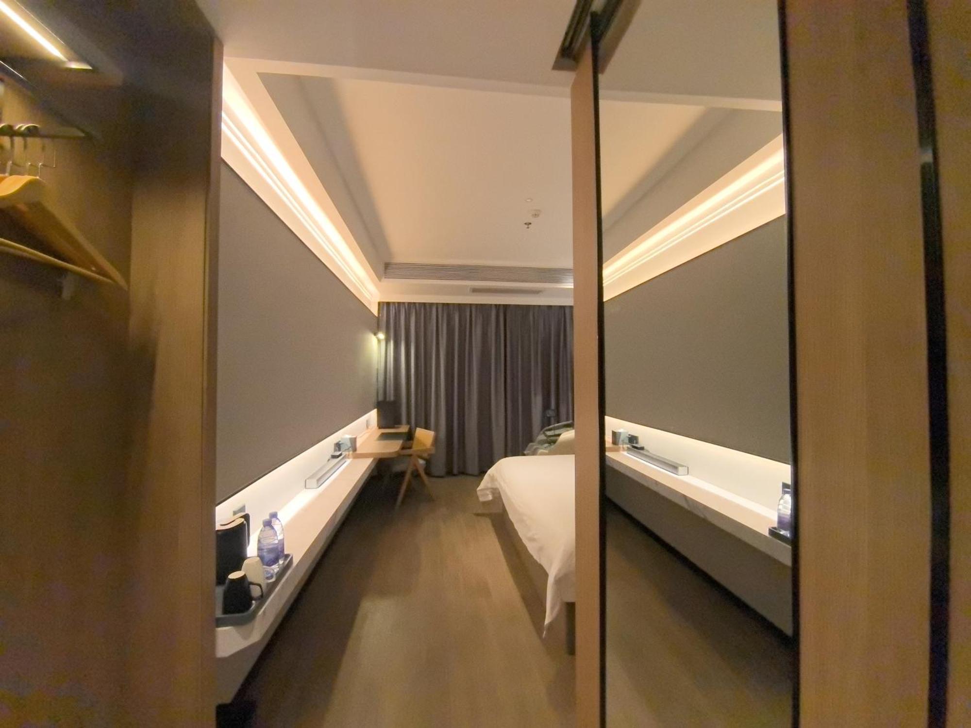 Luyue Hotel Movie Hotel Huaqiangbei Convention And Exhibition Center Branch เซินเจิ้น ภายนอก รูปภาพ