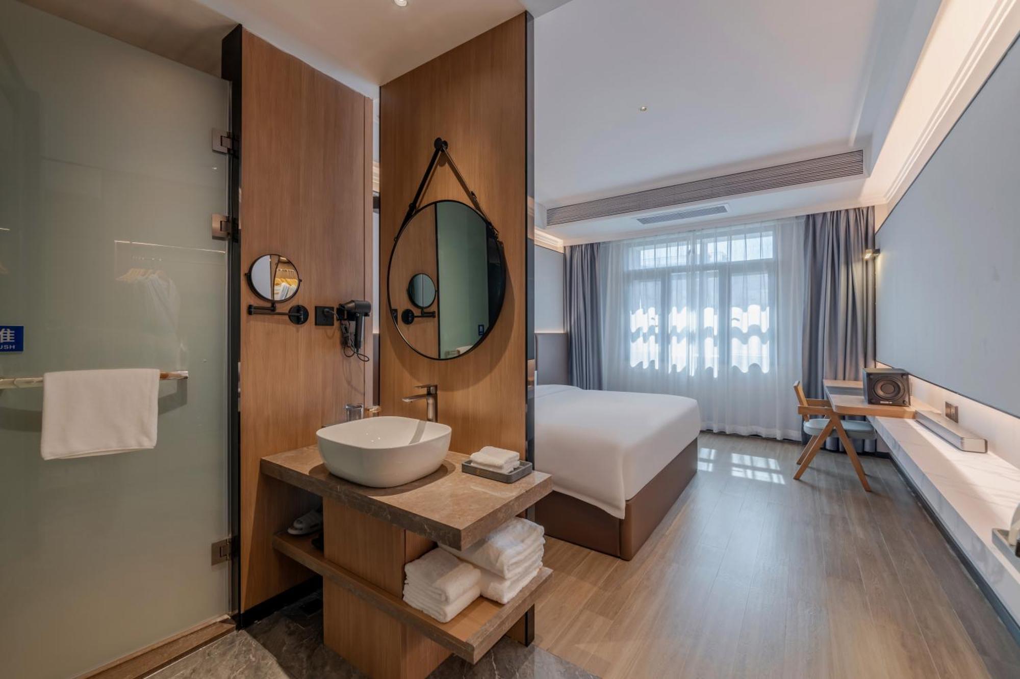Luyue Hotel Movie Hotel Huaqiangbei Convention And Exhibition Center Branch เซินเจิ้น ภายนอก รูปภาพ